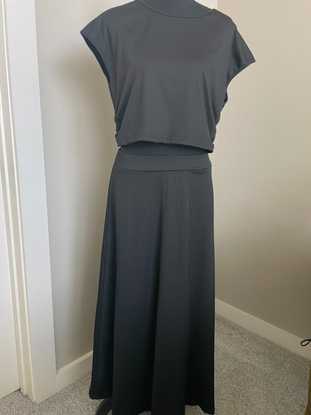 Black Two‑Piece Set – Crop Top & Long Flowy Skirt